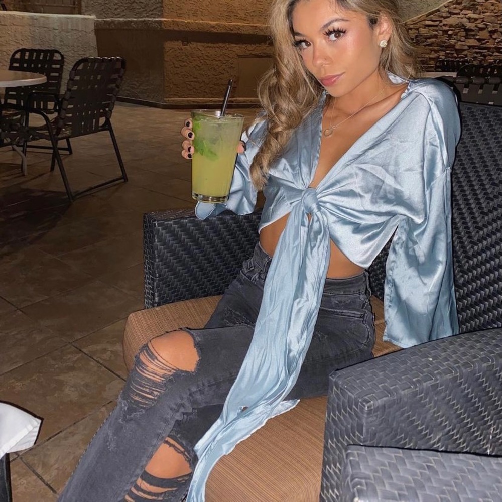 extremely cute top, got many many compliments on!